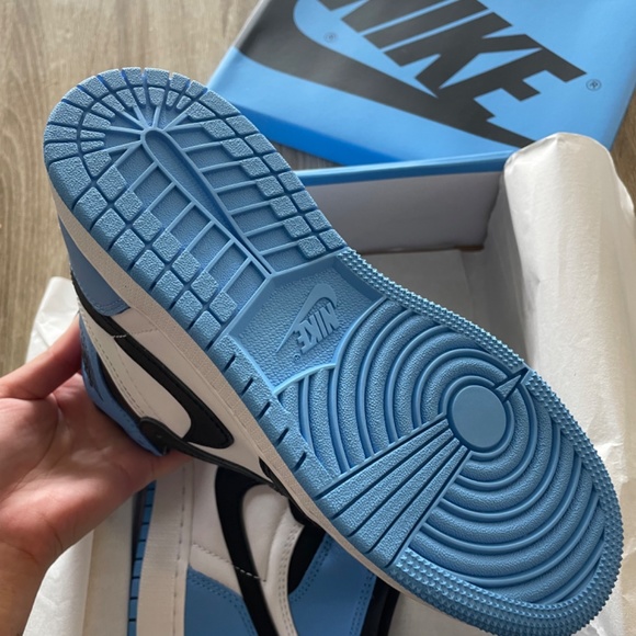 Jordan 1 Retro High OG - Picture 3 of 6